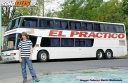 El-Practico-126-Marcopolo-Scania-imagen_Federico_Martin_Maldonado_posa_Damian_Maldonado.jpg